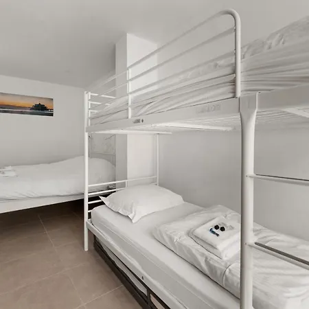 Ruime Woning 10p Met Zonnige Tuin & Nabij Villa *